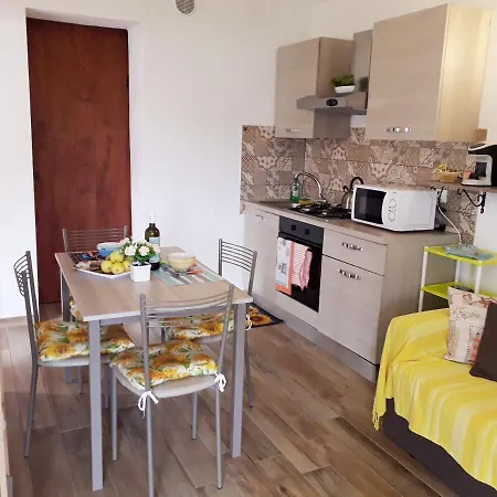 Il Golfo E I Limoni 아파트 *